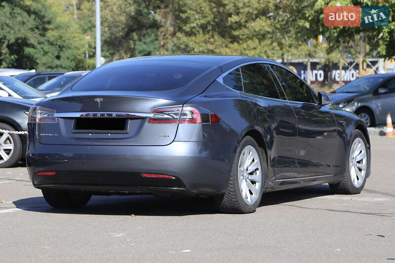 Лифтбек Tesla Model S 2018 в Киеве