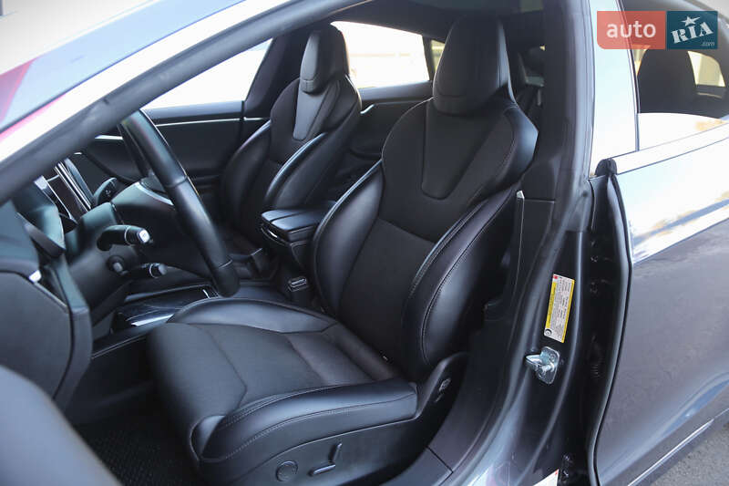 Лифтбек Tesla Model S 2018 в Киеве