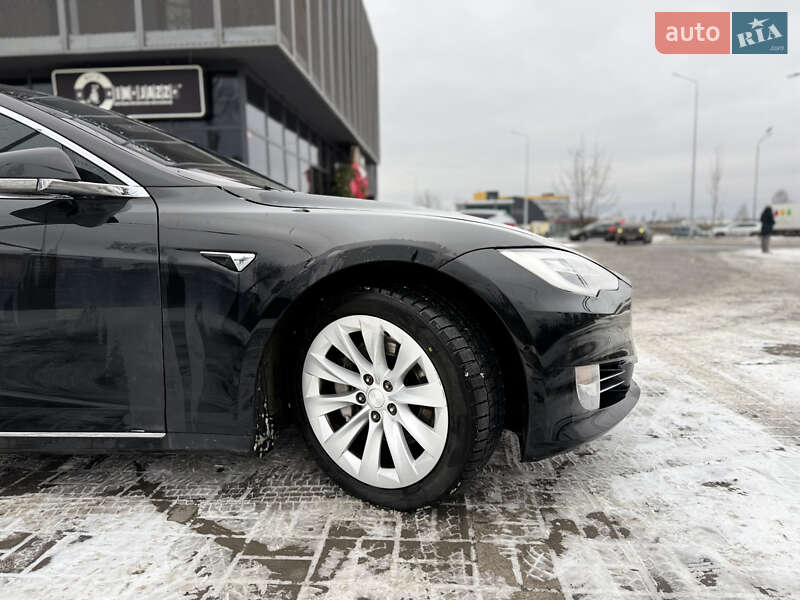 Лифтбек Tesla Model S 2017 в Киеве