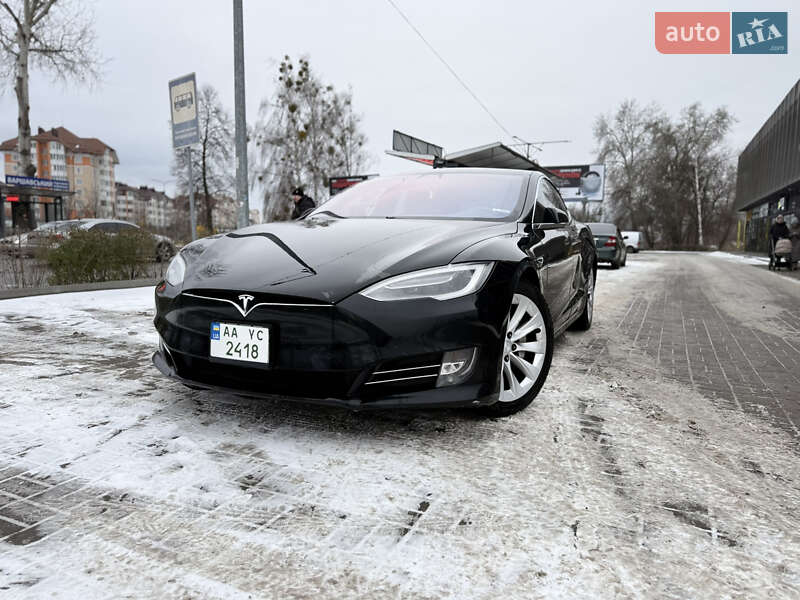 Лифтбек Tesla Model S 2017 в Киеве