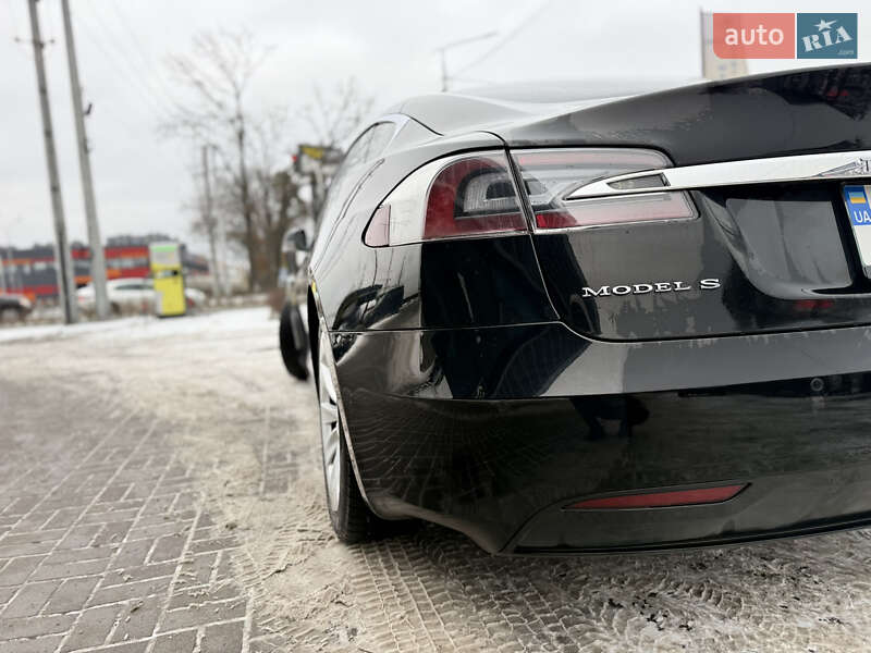 Лифтбек Tesla Model S 2017 в Киеве