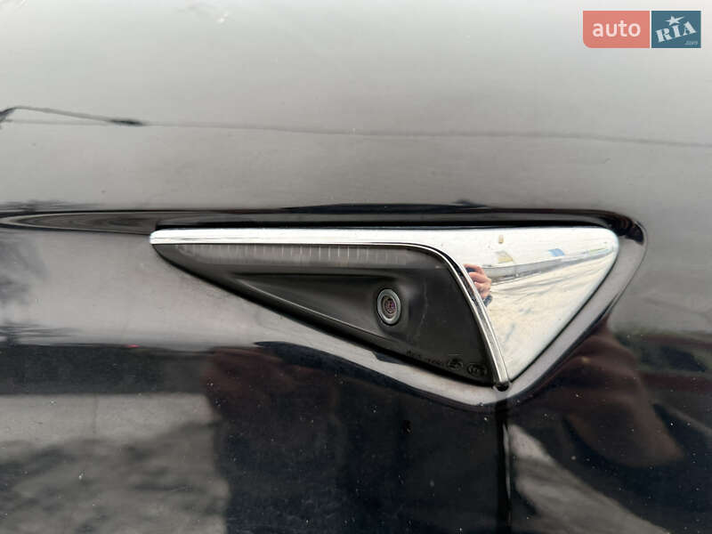 Лифтбек Tesla Model S 2017 в Киеве