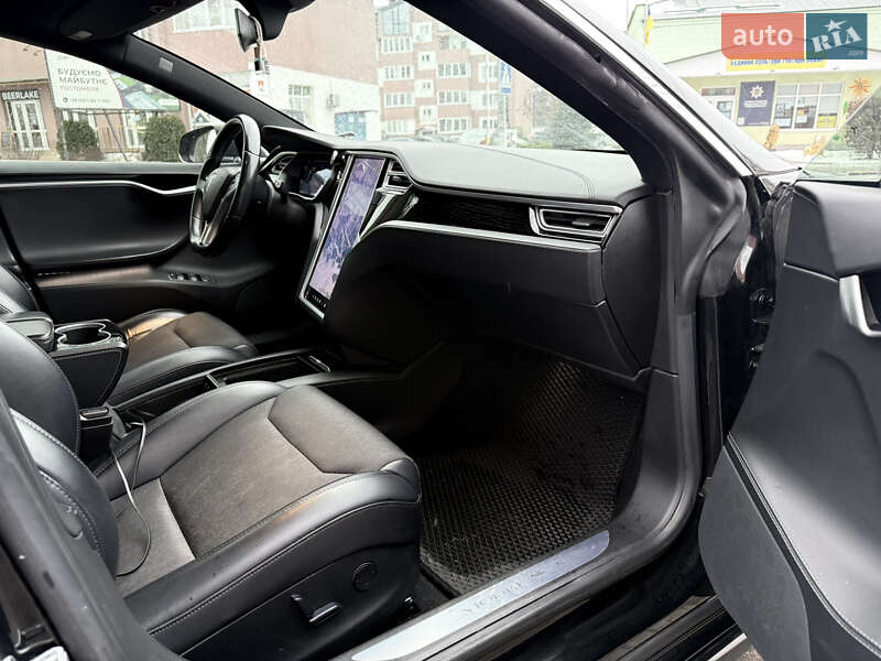 Лифтбек Tesla Model S 2017 в Киеве