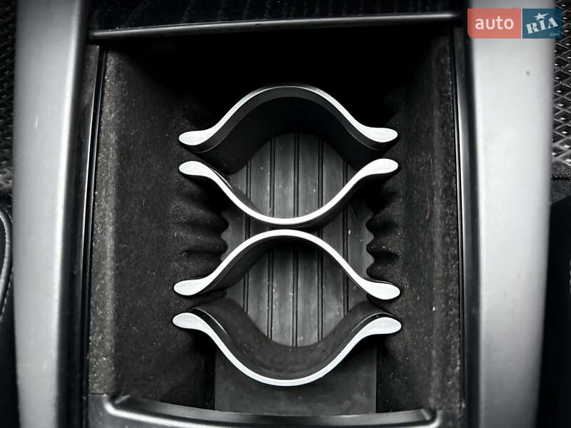 Лифтбек Tesla Model S 2017 в Киеве