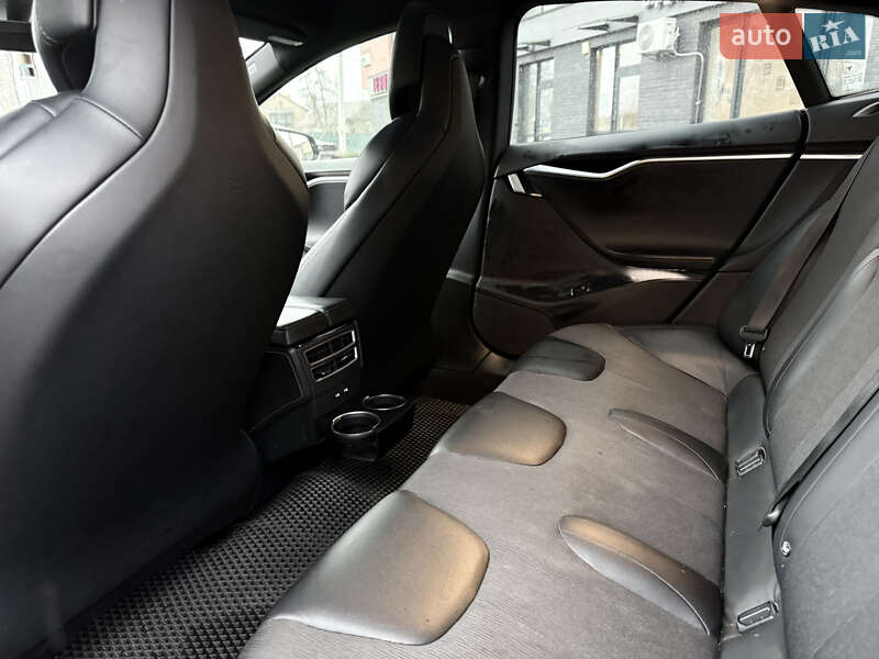 Лифтбек Tesla Model S 2017 в Киеве