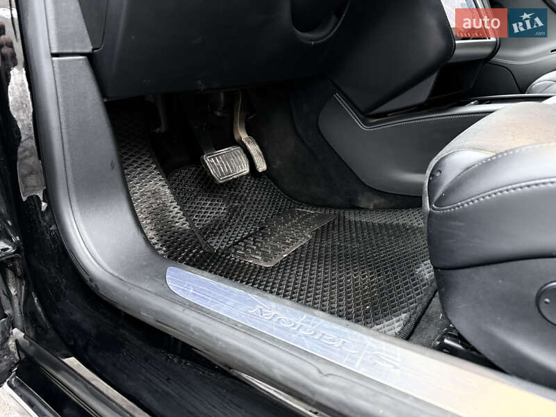 Лифтбек Tesla Model S 2017 в Киеве