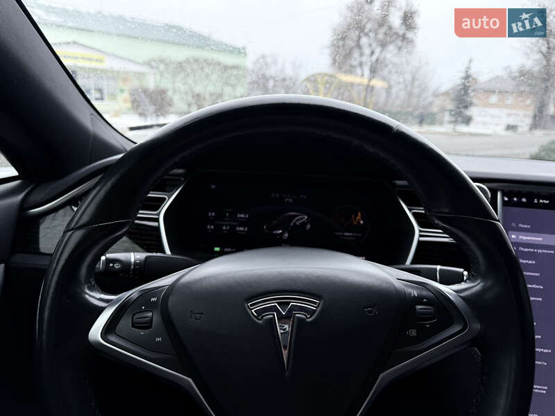 Лифтбек Tesla Model S 2017 в Киеве