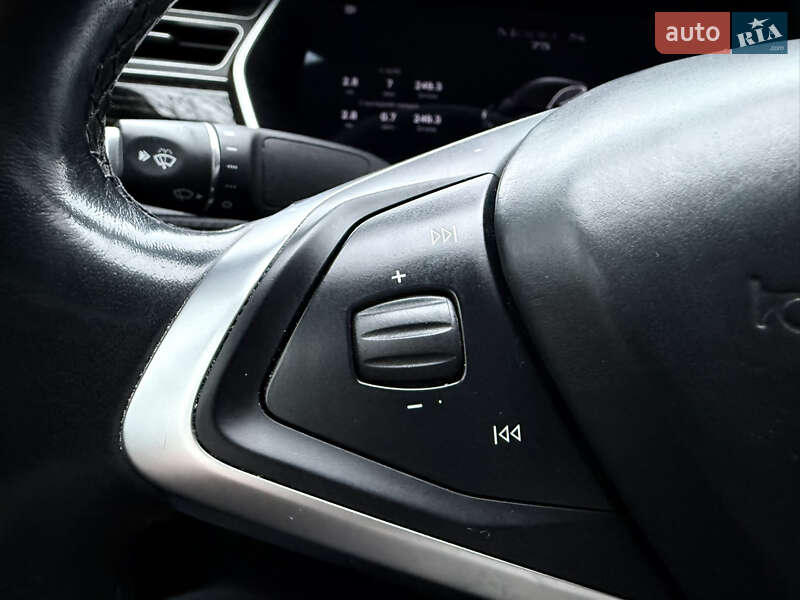 Лифтбек Tesla Model S 2017 в Киеве