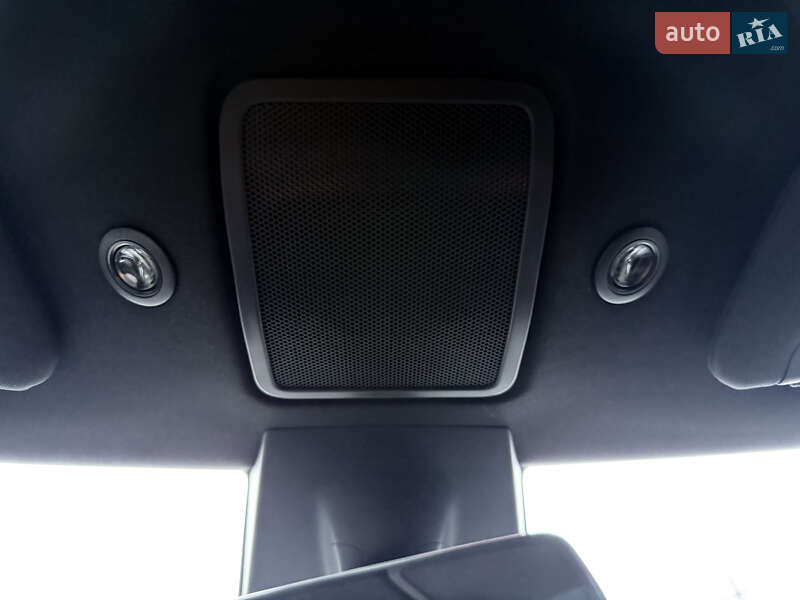 Лифтбек Tesla Model S 2017 в Киеве