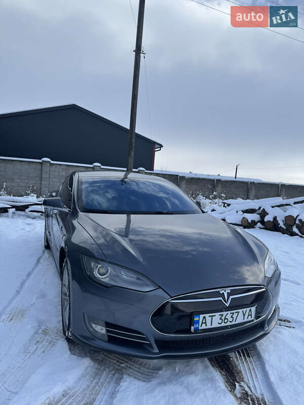Лифтбек Tesla Model S 2013 в Долине фото 12 Лифтбек Tesla Model S 2013 в Долине