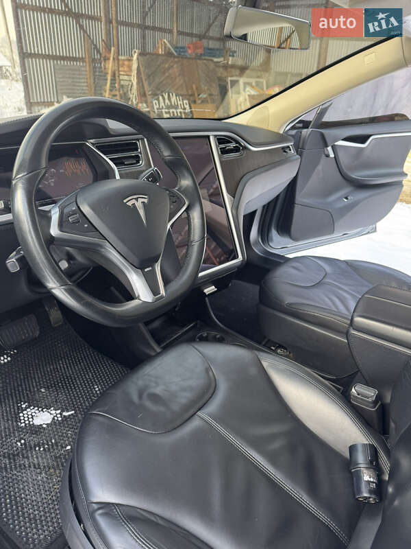 Лифтбек Tesla Model S 2013 в Долине фото 27 Лифтбек Tesla Model S 2013 в Долине