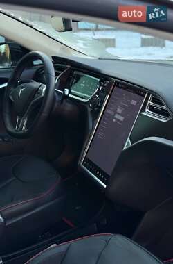 Ліфтбек Tesla Model S 2013 в Чернівцях
