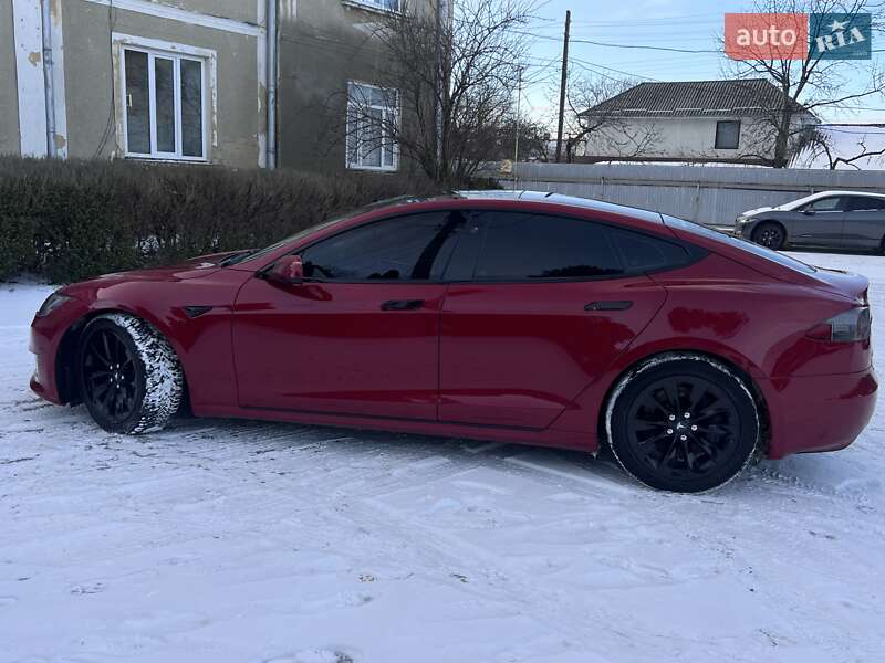 Лифтбек Tesla Model S 2017 в Черновцах