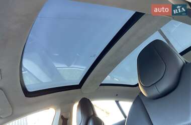 Ліфтбек Tesla Model S 2017 в Чернівцях