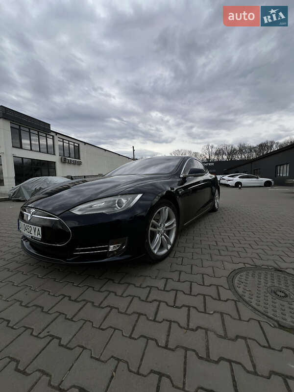 Лифтбек Tesla Model S 2013 в Черновцах