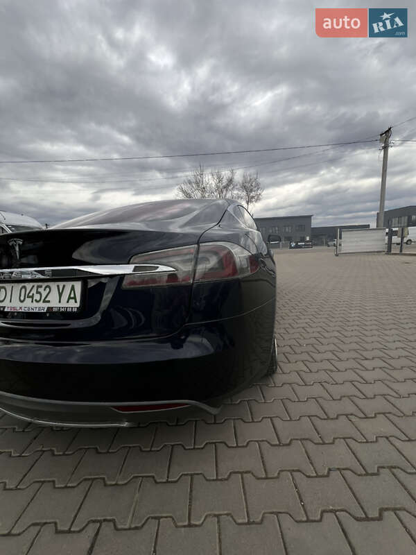 Лифтбек Tesla Model S 2013 в Черновцах