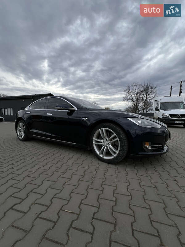 Лифтбек Tesla Model S 2013 в Черновцах