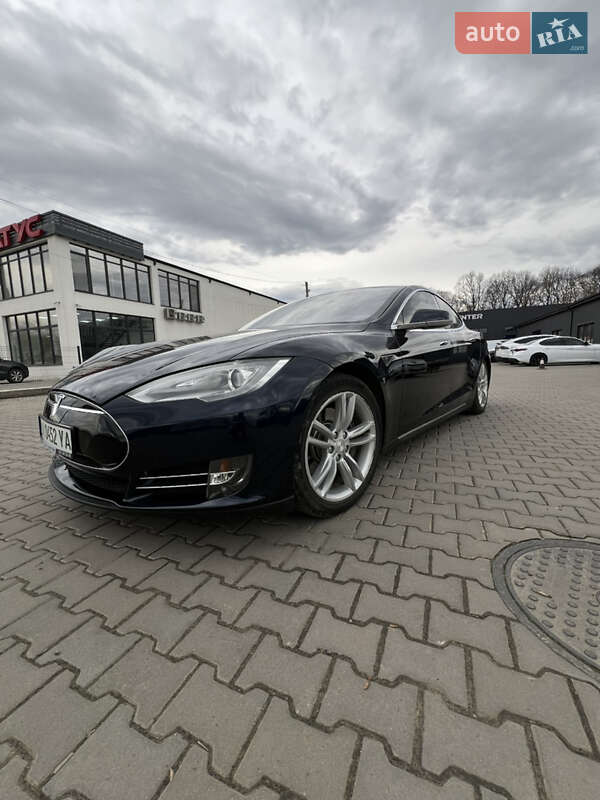 Лифтбек Tesla Model S 2013 в Черновцах