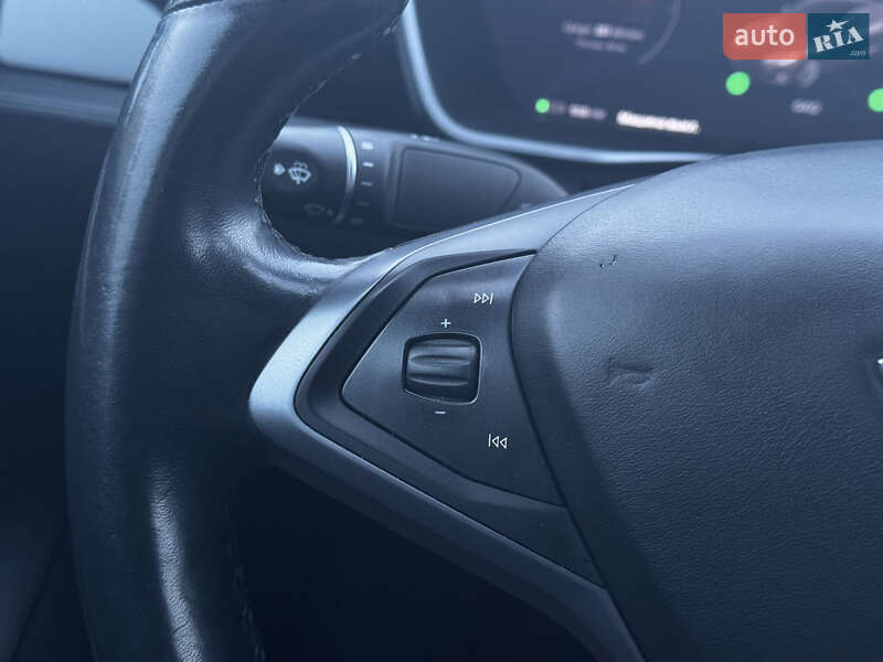 Ліфтбек Tesla Model S 2018 в Львові фото 34 Ліфтбек Tesla Model S 2018 в Львові