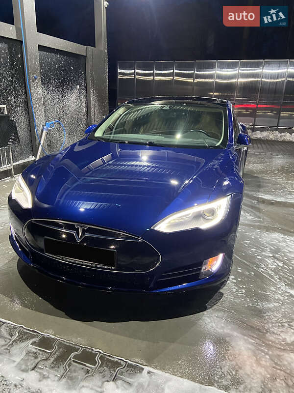 Ліфтбек Tesla Model S 2015 в Обухові