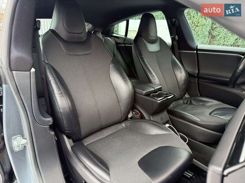 Лифтбек Tesla Model S 2013 в Луцке