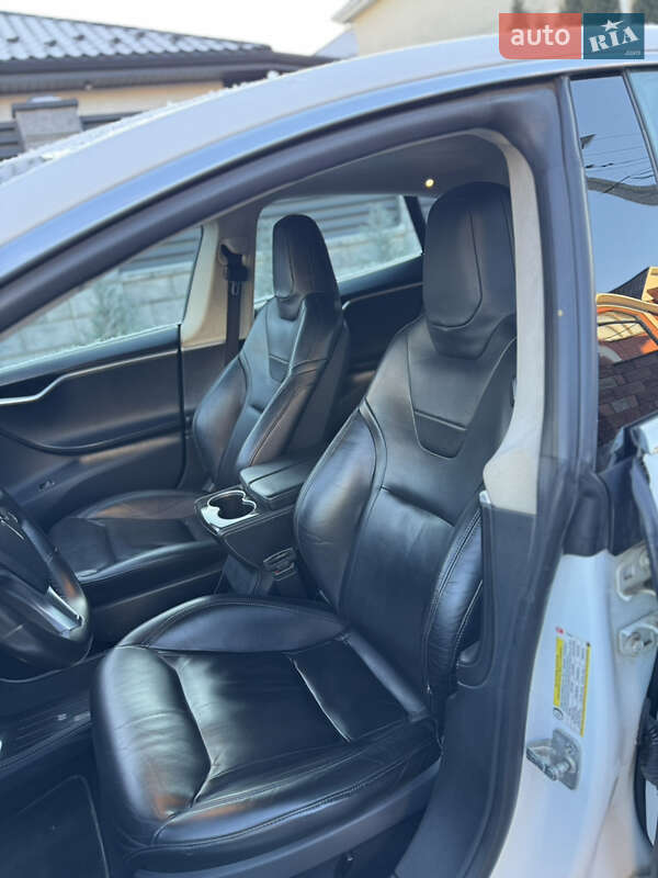 Лифтбек Tesla Model S 2015 в Ровно