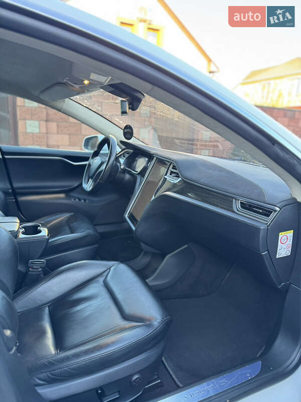 Лифтбек Tesla Model S 2015 в Ровно