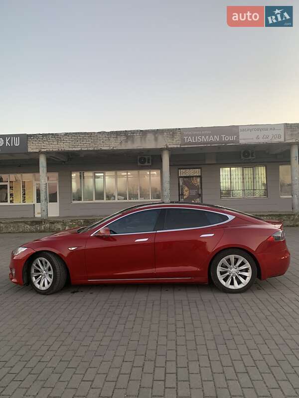 Лифтбек Tesla Model S 2016 в Львове
