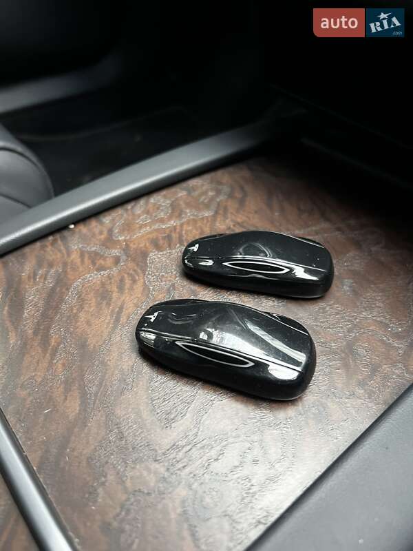 Лифтбек Tesla Model S 2019 в Одессе