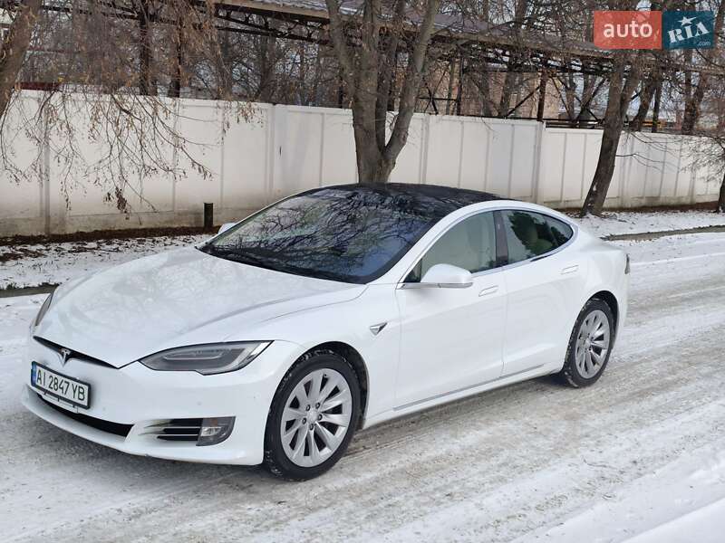 Лифтбек Tesla Model S 2017 в Сквире