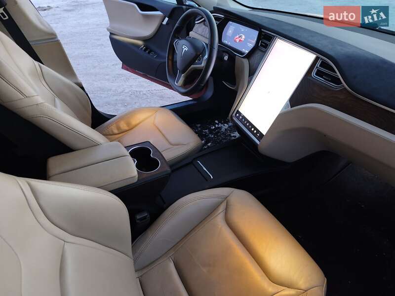 Лифтбек Tesla Model S 2016 в Сквире