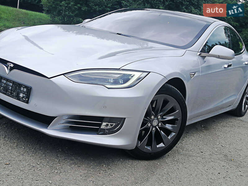 Лифтбек Tesla Model S 2017 в Ивано-Франковске