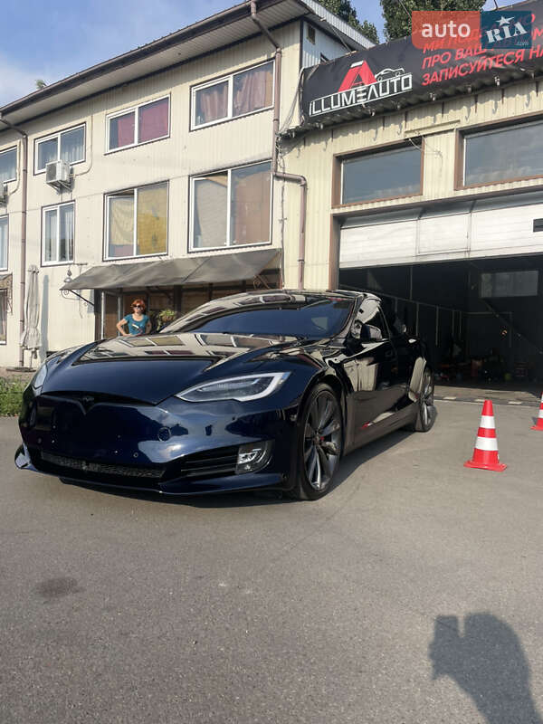 Ліфтбек Tesla Model S 2015 в Києві фото Ліфтбек Tesla Model S 2015 в Києві