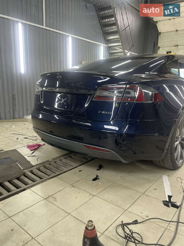 Ліфтбек Tesla Model S 2015 в Києві фото 8 Ліфтбек Tesla Model S 2015 в Києві