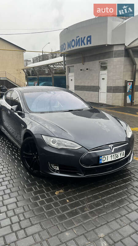 Tesla Model S 2015