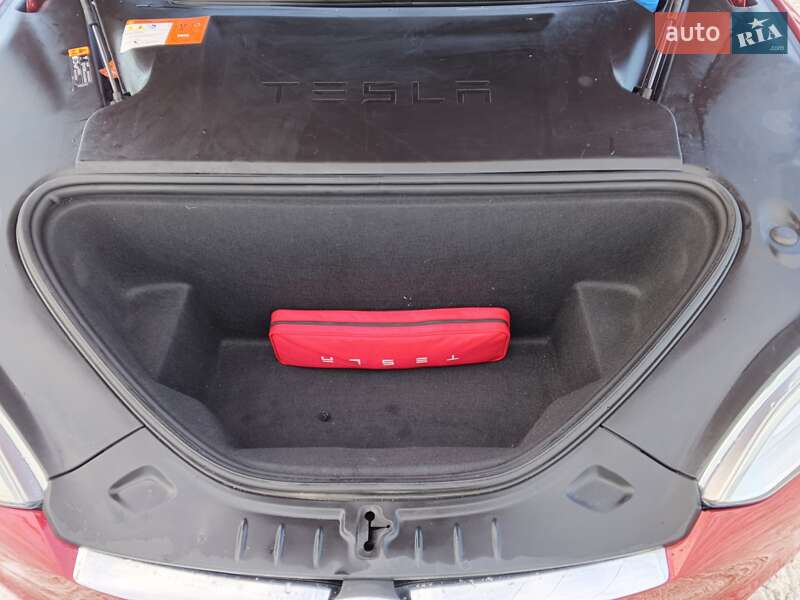 Лифтбек Tesla Model S 2017 в Киеве