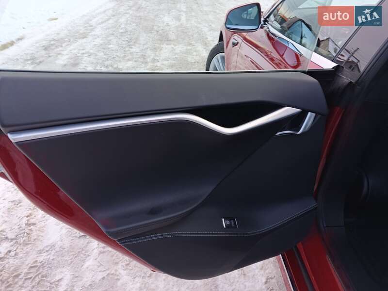 Лифтбек Tesla Model S 2017 в Киеве