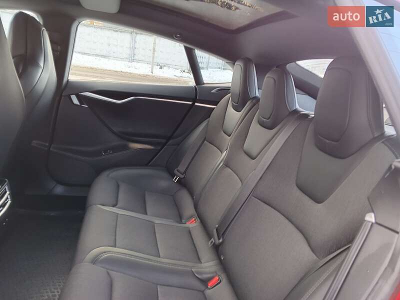 Лифтбек Tesla Model S 2017 в Киеве