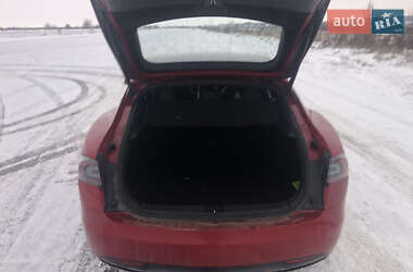 Лифтбек Tesla Model S 2018 в Виннице