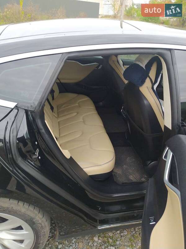 Ліфтбек Tesla Model S 2012 в Бердичеві