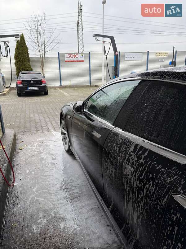 Ліфтбек Tesla Model S 2014 в Києві