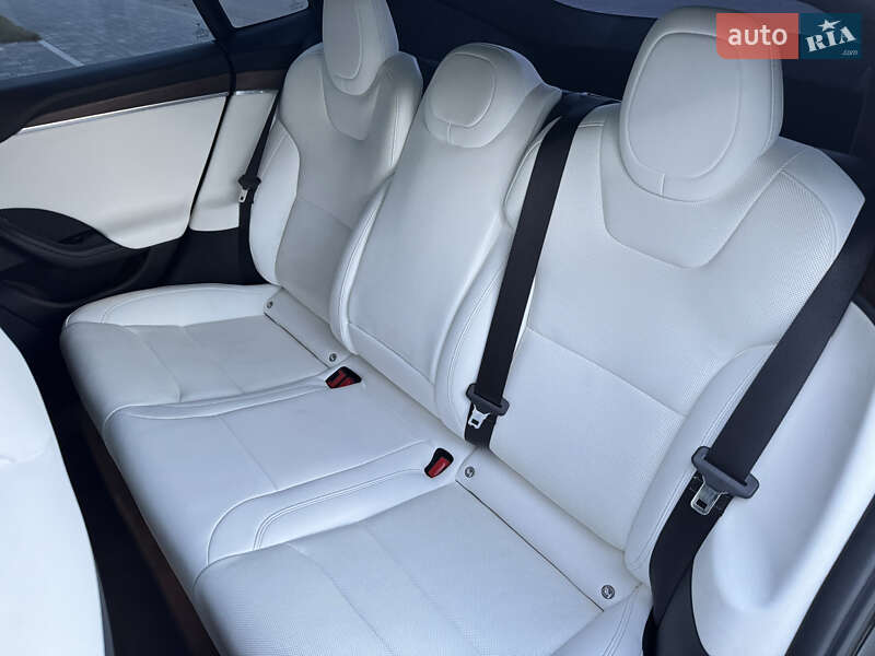 Ліфтбек Tesla Model S 2022 в Ужгороді