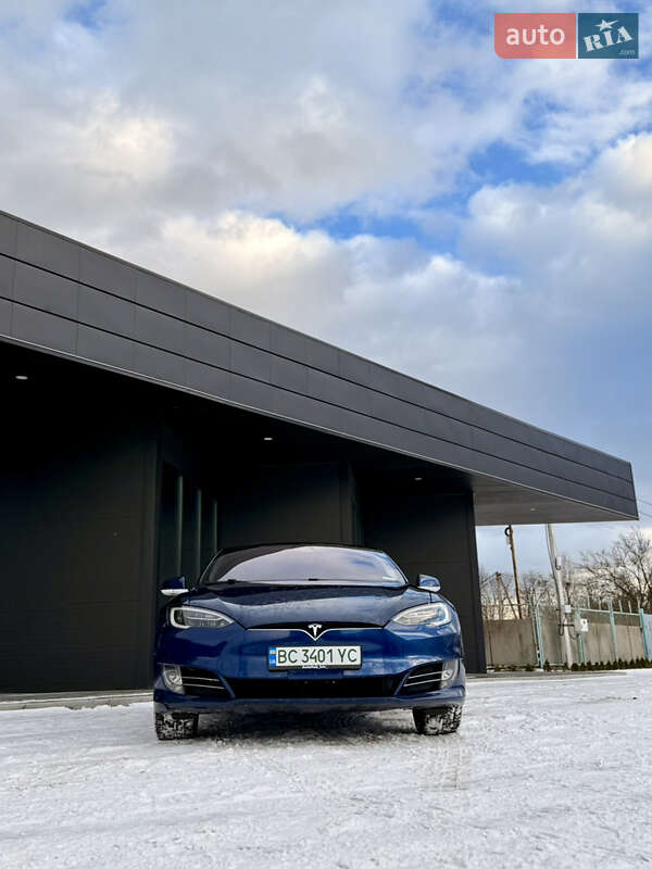 Лифтбек Tesla Model S 2018 в Львове