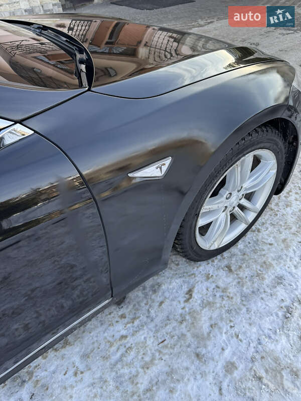 Лифтбек Tesla Model S 2016 в Львове