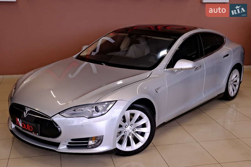 Лифтбек Tesla Model S 2015 в Одессе фото 11 Лифтбек Tesla Model S 2015 в Одессе