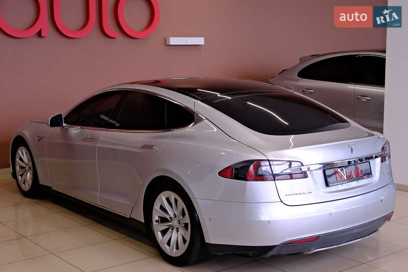 Лифтбек Tesla Model S 2015 в Одессе фото 17 Лифтбек Tesla Model S 2015 в Одессе
