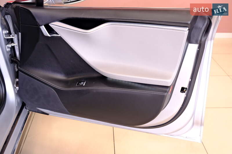 Лифтбек Tesla Model S 2015 в Одессе фото 42 Лифтбек Tesla Model S 2015 в Одессе