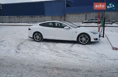 Лифтбек Tesla Model S 2015 в Виннице