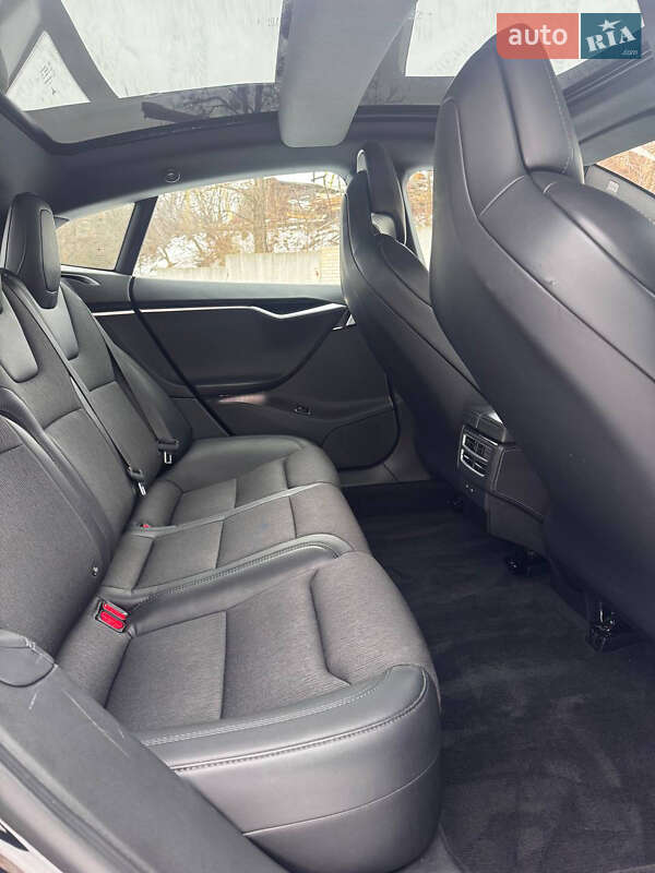 Ліфтбек Tesla Model S 2017 в Рівному фото 20 Ліфтбек Tesla Model S 2017 в Рівному