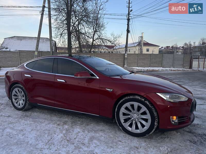 Ліфтбек Tesla Model S 2015 в Києві